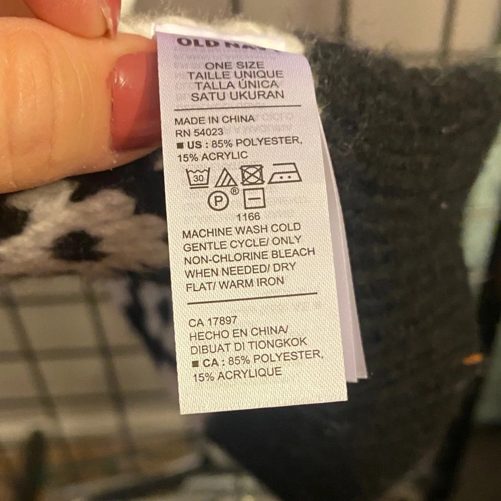 Old Navy Black and White Knit Scarf